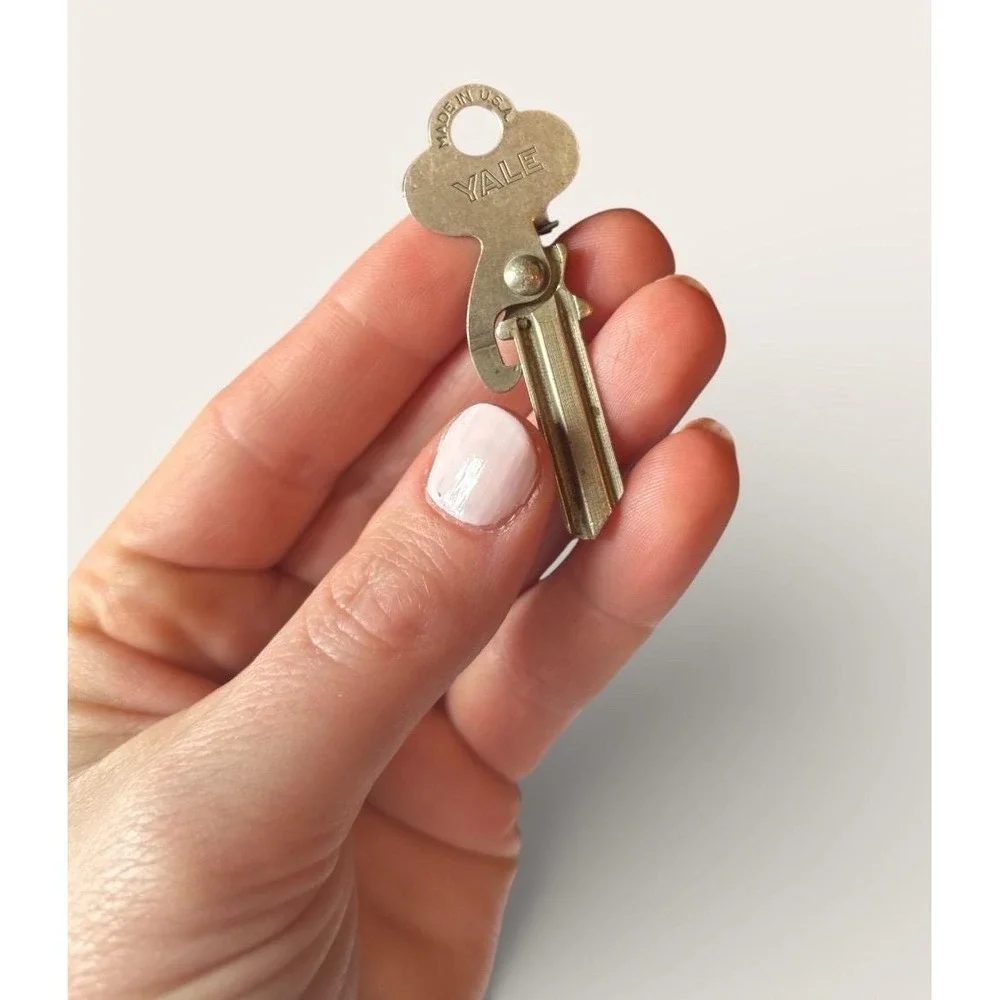 YALE & TOWNE -Vintage,Made in USA Postmaster HINGED KEY BLANK Uncut Brass